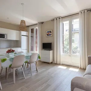Apartment Aparteasy - Family 4-bedroom, Barcelona